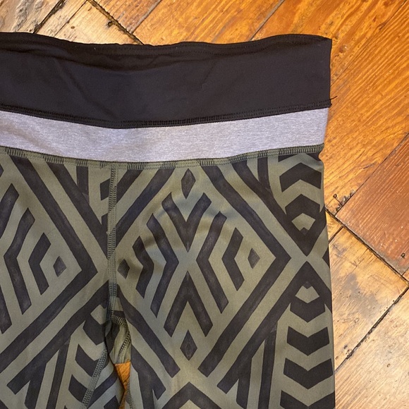 Lululemon inspire crops in chevron shuffle - Picture 3 of 4